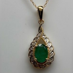 14K Yellow Gold Oval Shape Natural Emerald and 0.10ct Diamond Pendant New